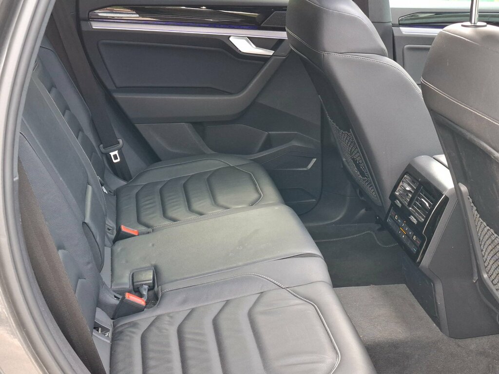 Volkswagen Touareg Suv White #8
