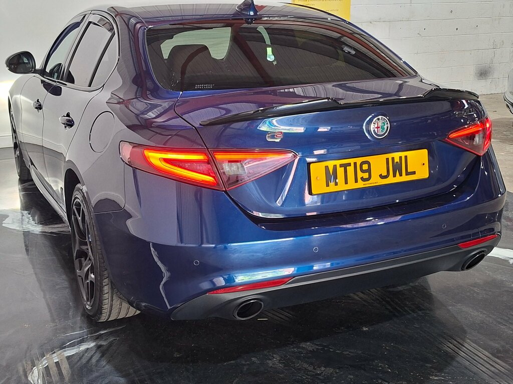 Alfa Romeo Giulia 2.0T Nero Edizione Saloon Euro 6 Red #6