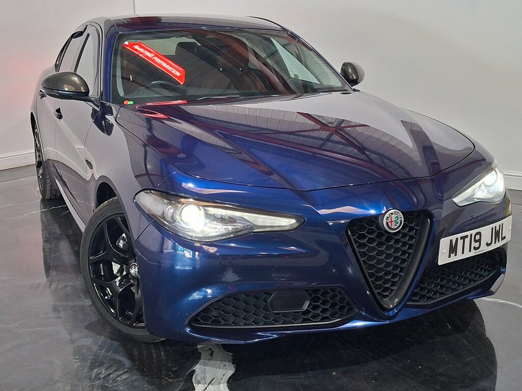 Alfa Romeo Giulia 2.0T Nero Edizione Saloon Euro 6 Red #1