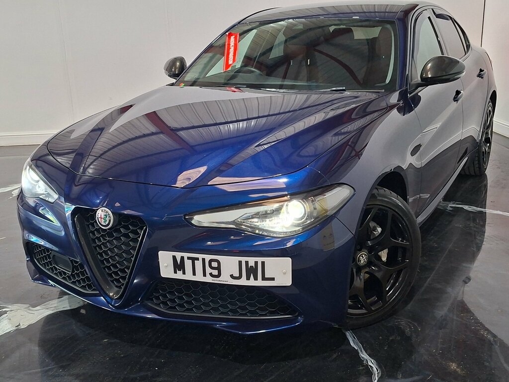 Alfa Romeo Giulia 2.0T Nero Edizione Saloon Euro 6 Red #3