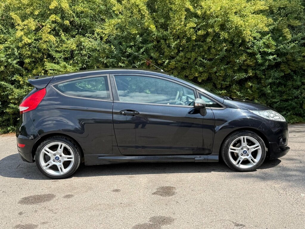 Ford Fiesta 1.3L Edge Red #8