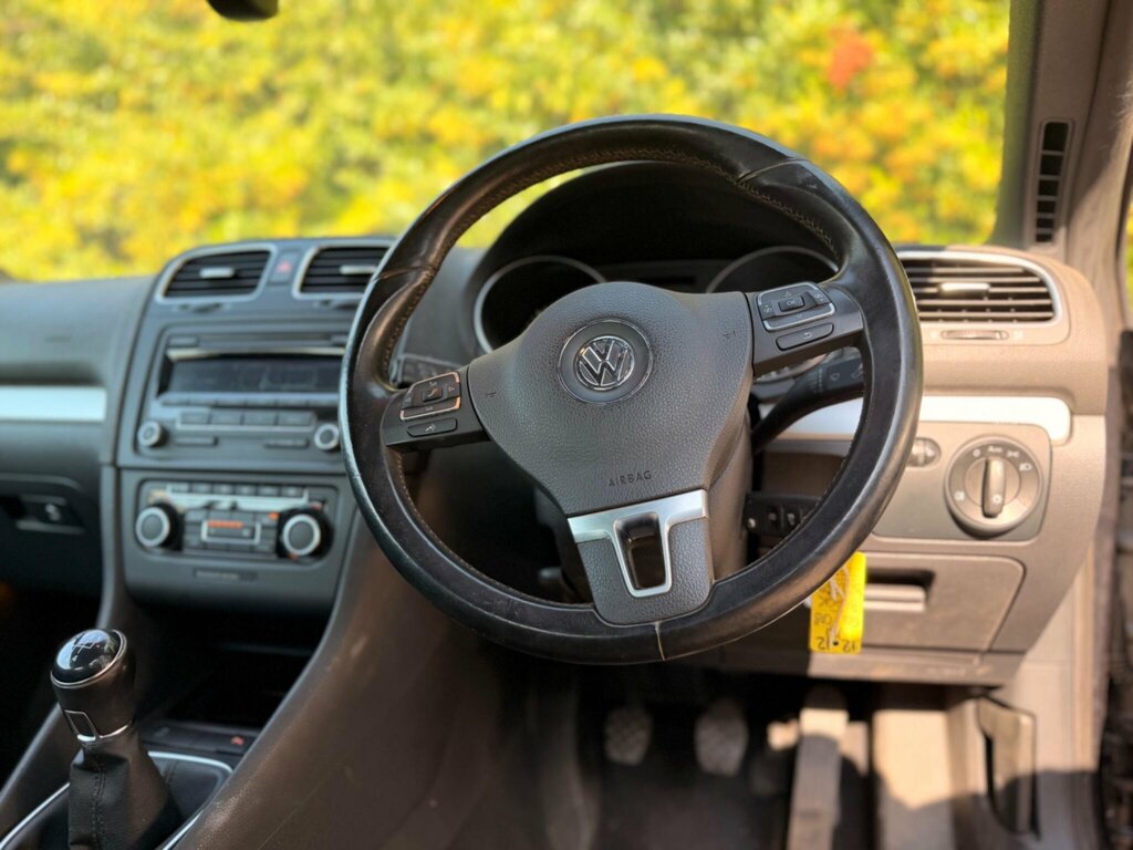 Volkswagen Golf Match Tdi 5-Door Red #17