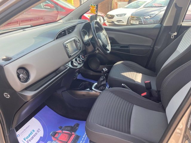 Toyota Yaris 1.0 Vvt-i Icon Hatchback Euro 6 Red #4