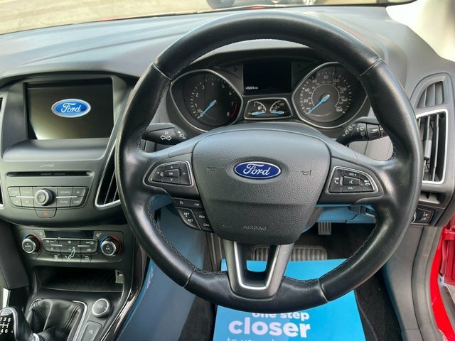 Ford Focus Ecoboost Titanium Hatchback Red #6