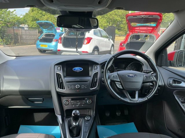 Ford Focus Ecoboost Titanium Hatchback Red #3