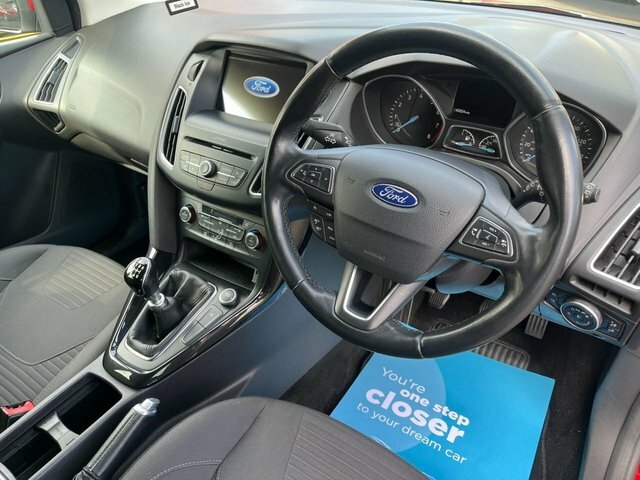 Ford Focus Ecoboost Titanium Hatchback Red #2