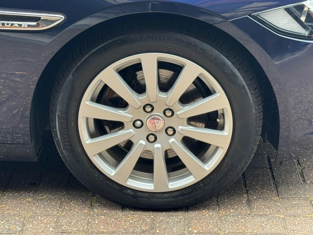 Jaguar XE R-sport Blue #33