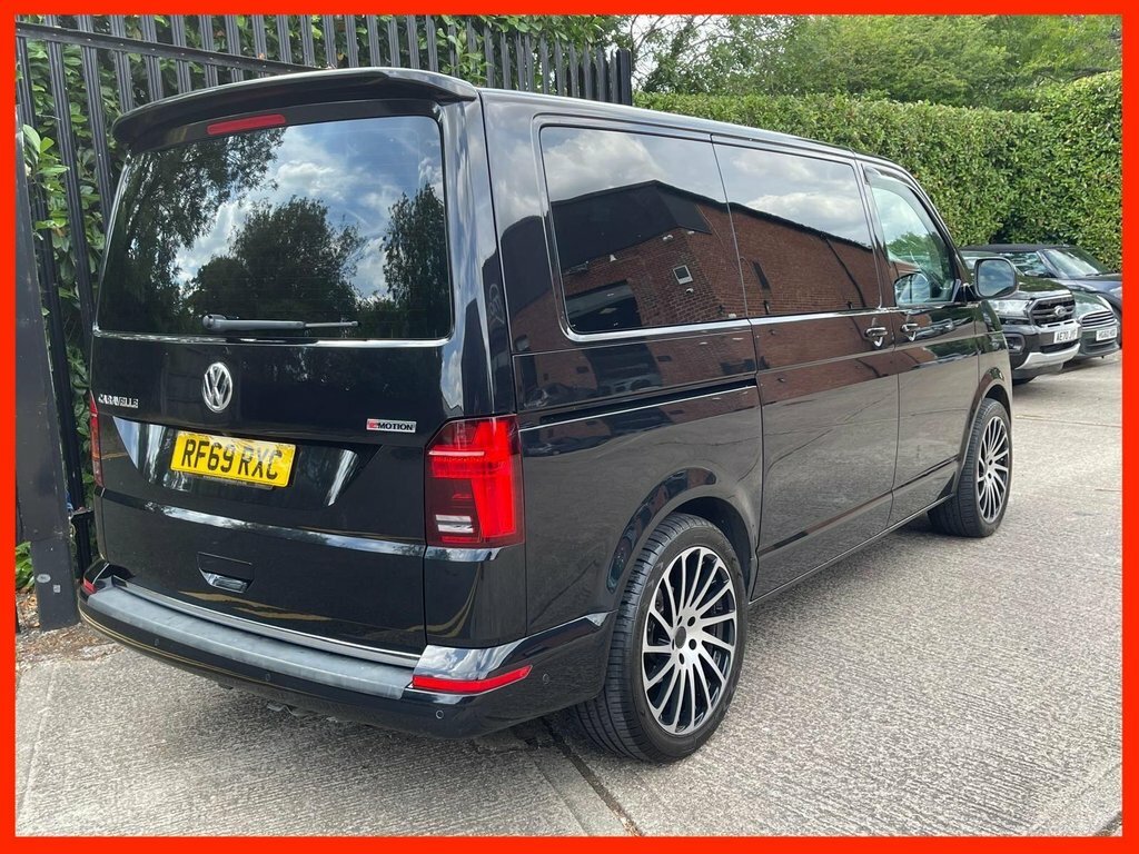 Volkswagen Caravelle 2.0 Bitdi Executive Mpv Dsg 4Motion Eur Black #4