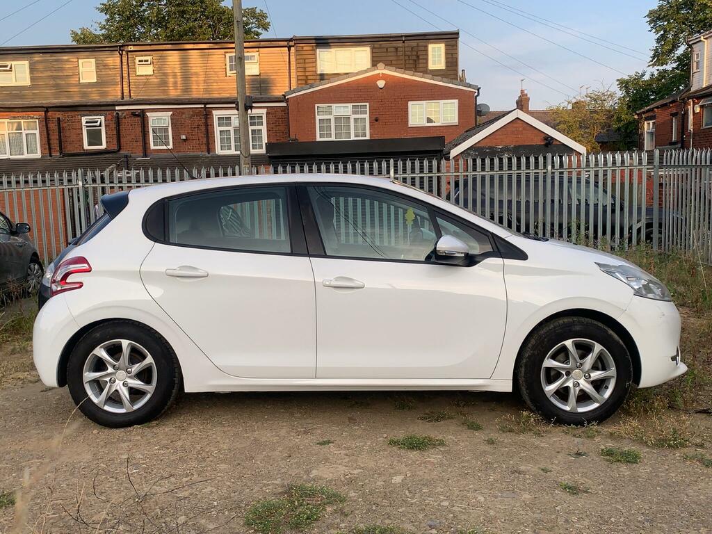 Peugeot 208 1.4 E-hdi Active Egc Euro 5 Ss LL62WFB White #4