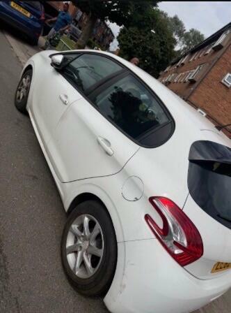 Peugeot 208 1.4 E-hdi Active Egc Euro 5 Ss White #2