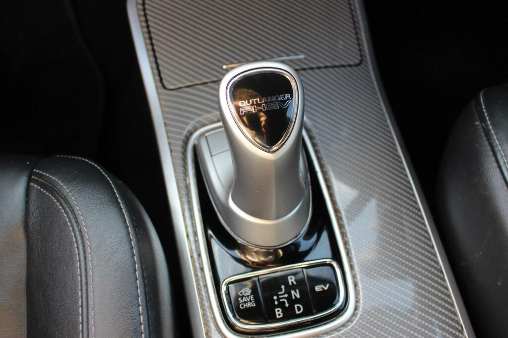 Mitsubishi Outlander Mitsubishi 4Hs Phev Cvt White #25