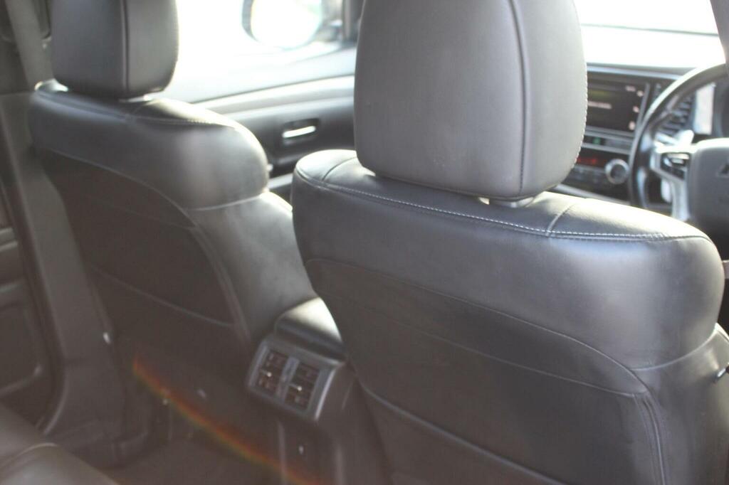 Mitsubishi Outlander Mitsubishi 4Hs Phev Cvt White #41