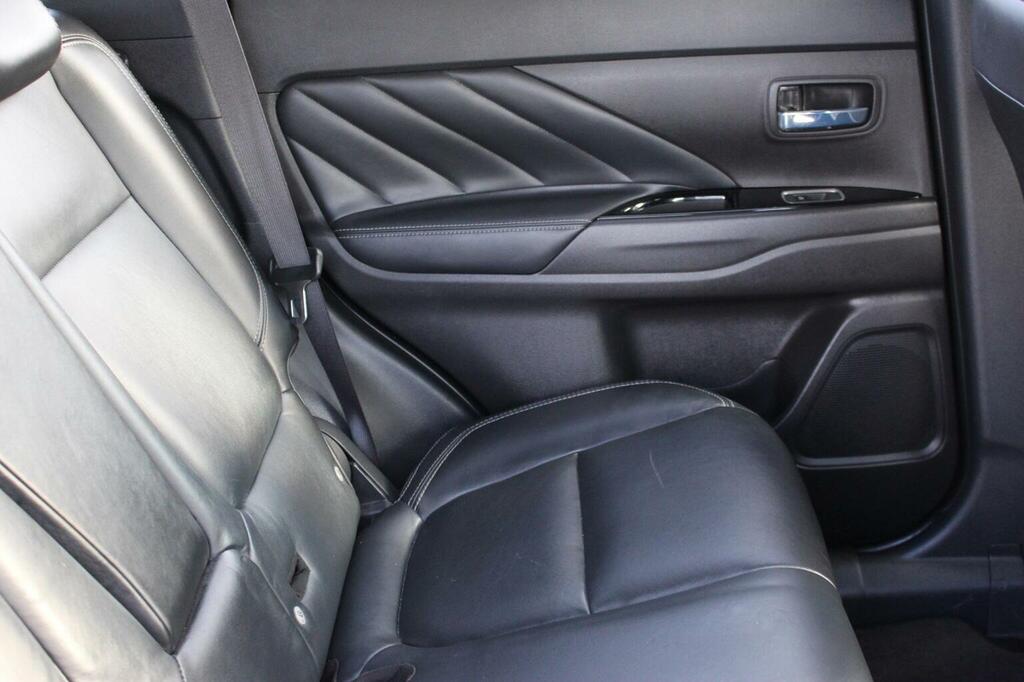 Mitsubishi Outlander Mitsubishi 4Hs Phev Cvt White #38