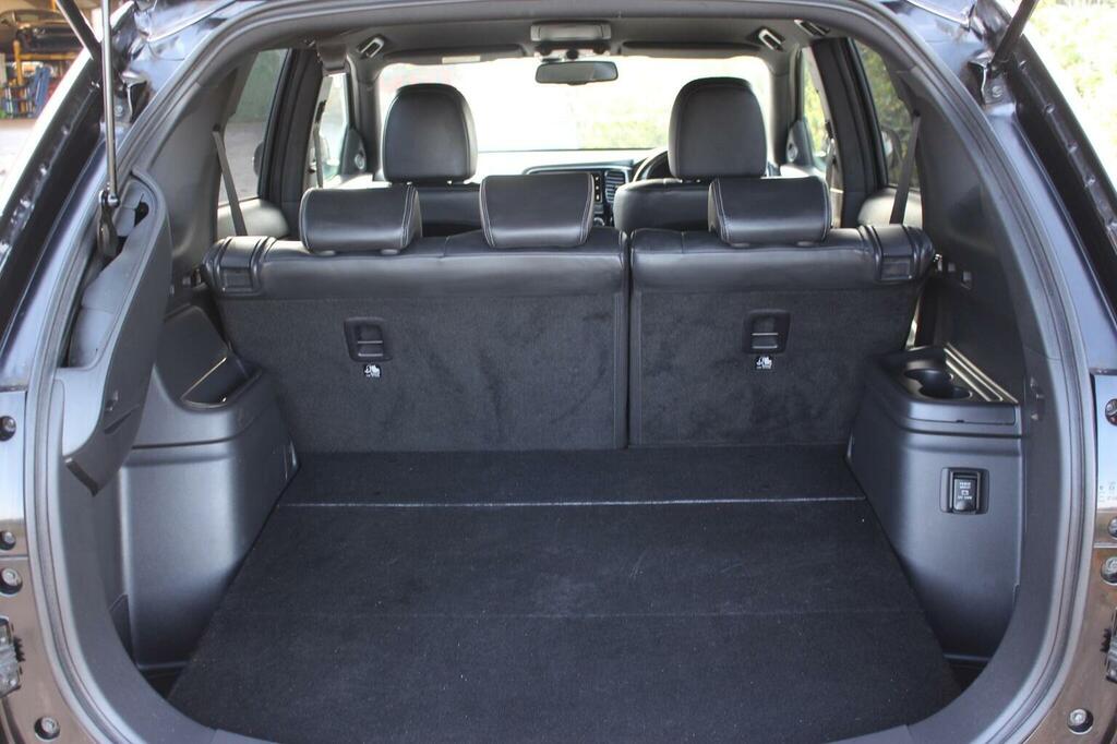 Mitsubishi Outlander Mitsubishi 4Hs Phev Cvt White #35