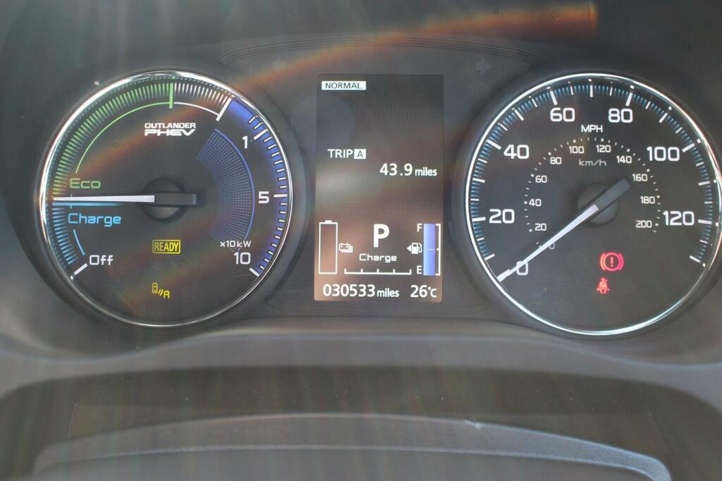 Mitsubishi Outlander Mitsubishi 4Hs Phev Cvt White #28