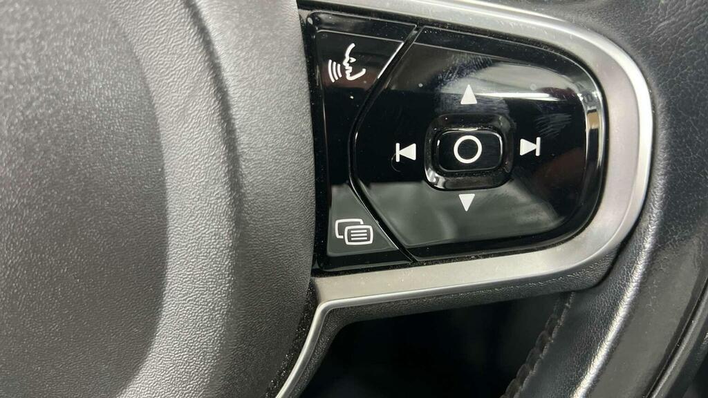 Volvo XC90 2L Momentum Black #24