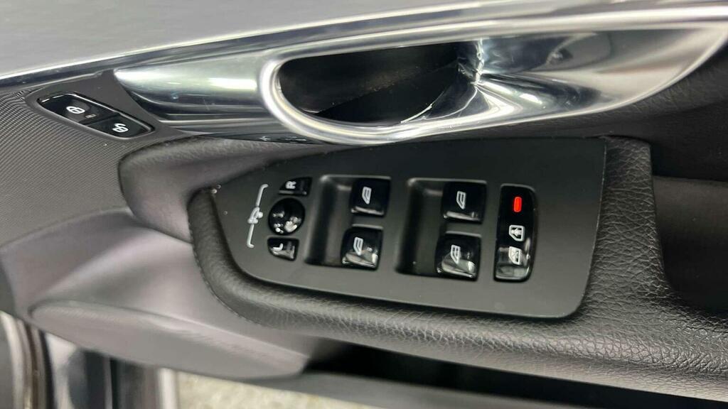 Volvo XC90 2L Momentum Black #15