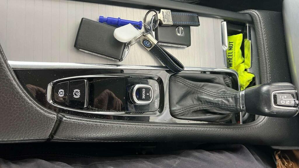 Volvo XC90 2L Momentum Black #22