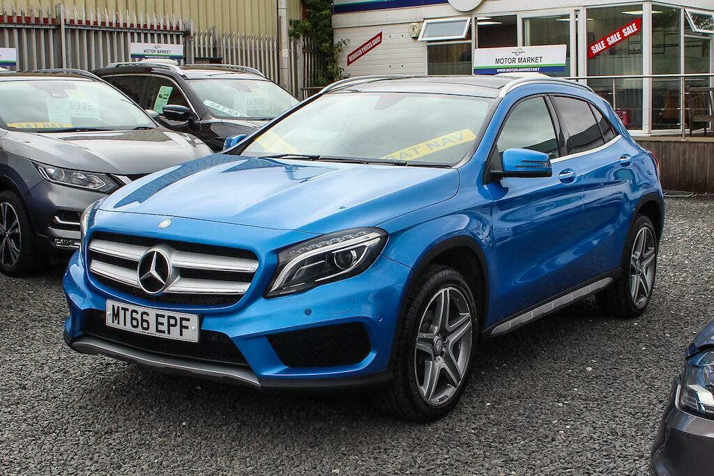 Mercedes-Benz GLA Class Amg Line Blue #3