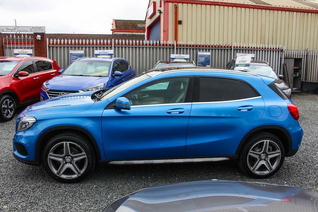 Mercedes-Benz GLA Class Amg Line Blue #4