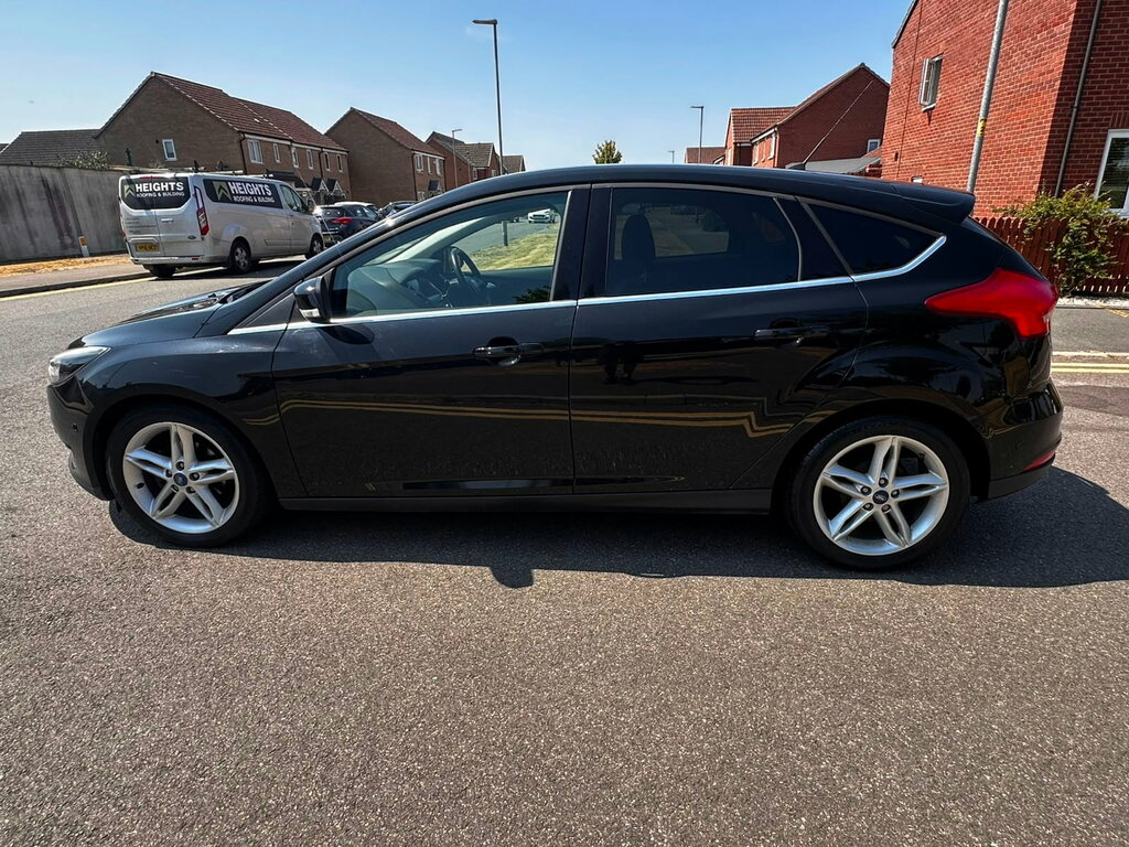 Ford Focus 1.0T Ecoboost Titanium Hatchback Black #3