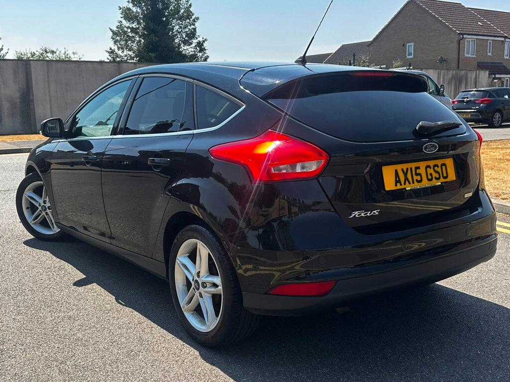Ford Focus 1.0T Ecoboost Titanium Hatchback Black #4