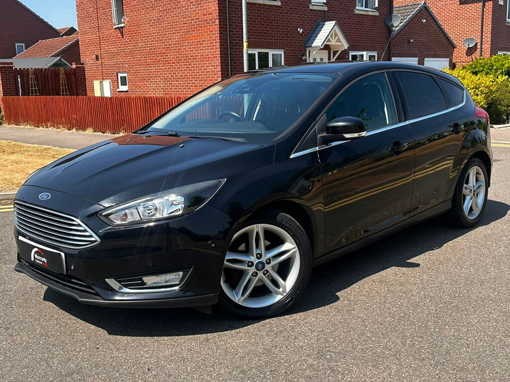 Ford Focus 1.0T Ecoboost Titanium Hatchback Black #2