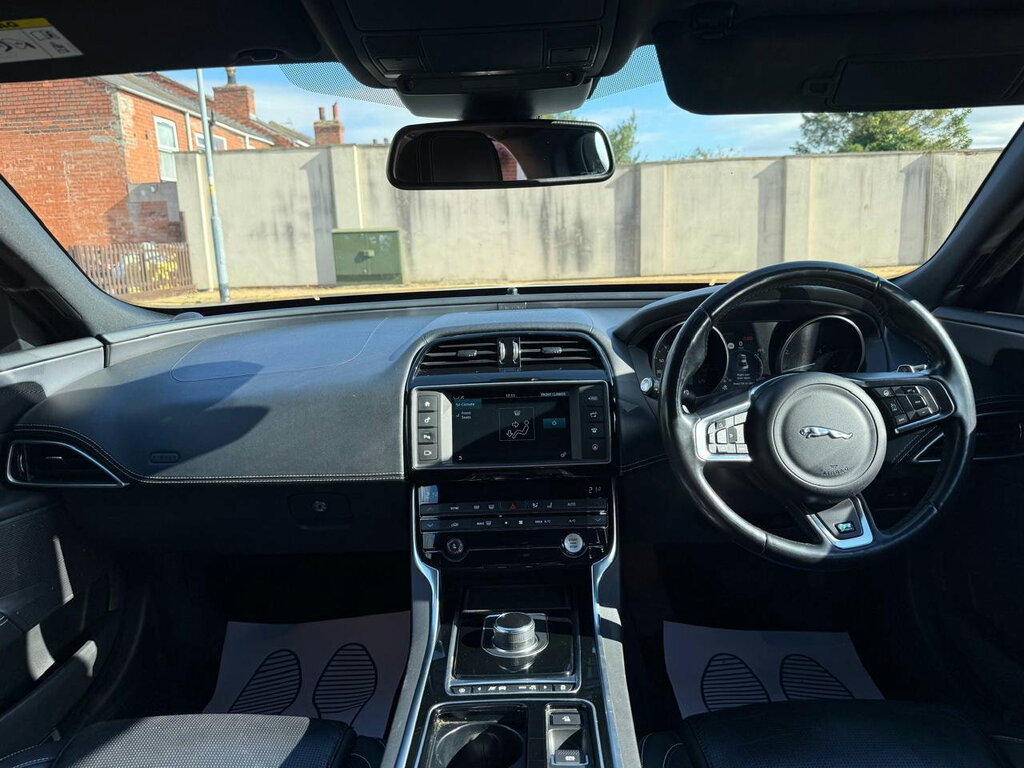 Jaguar XE 2L R-sport Black #13