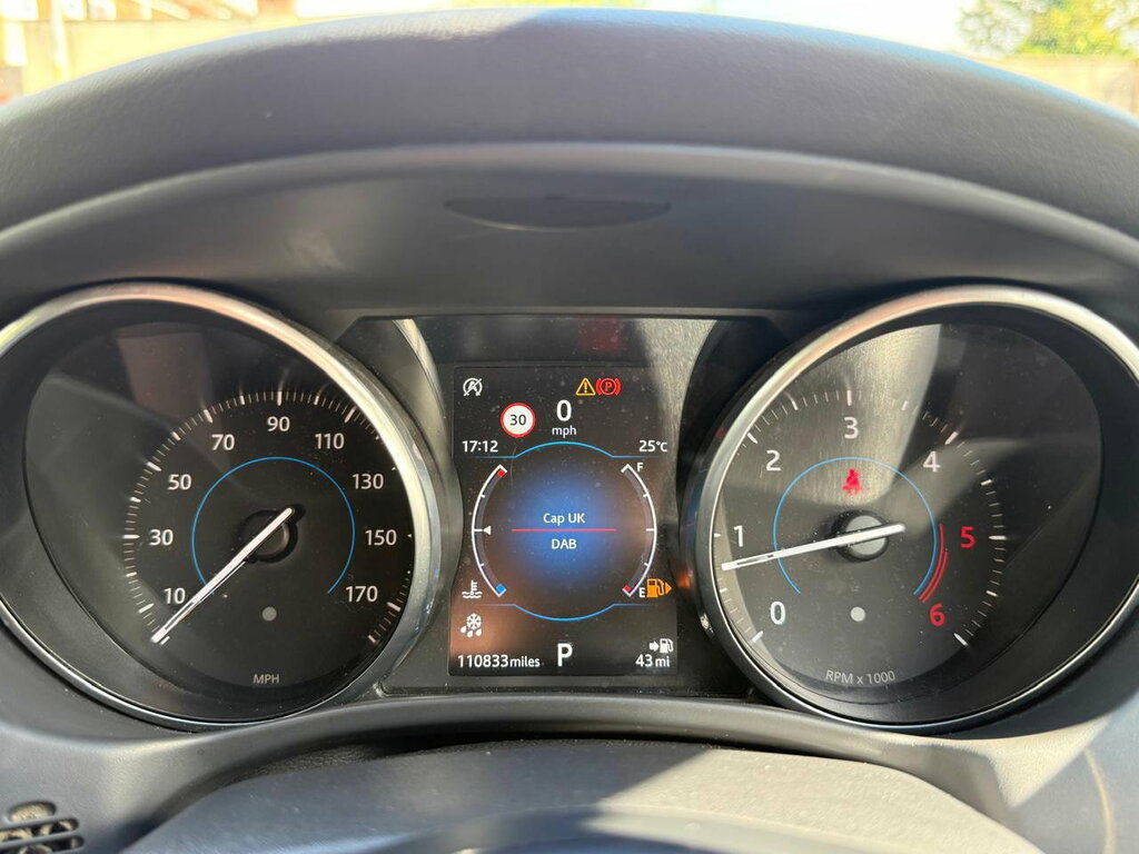 Jaguar XE 2L R-sport Black #19