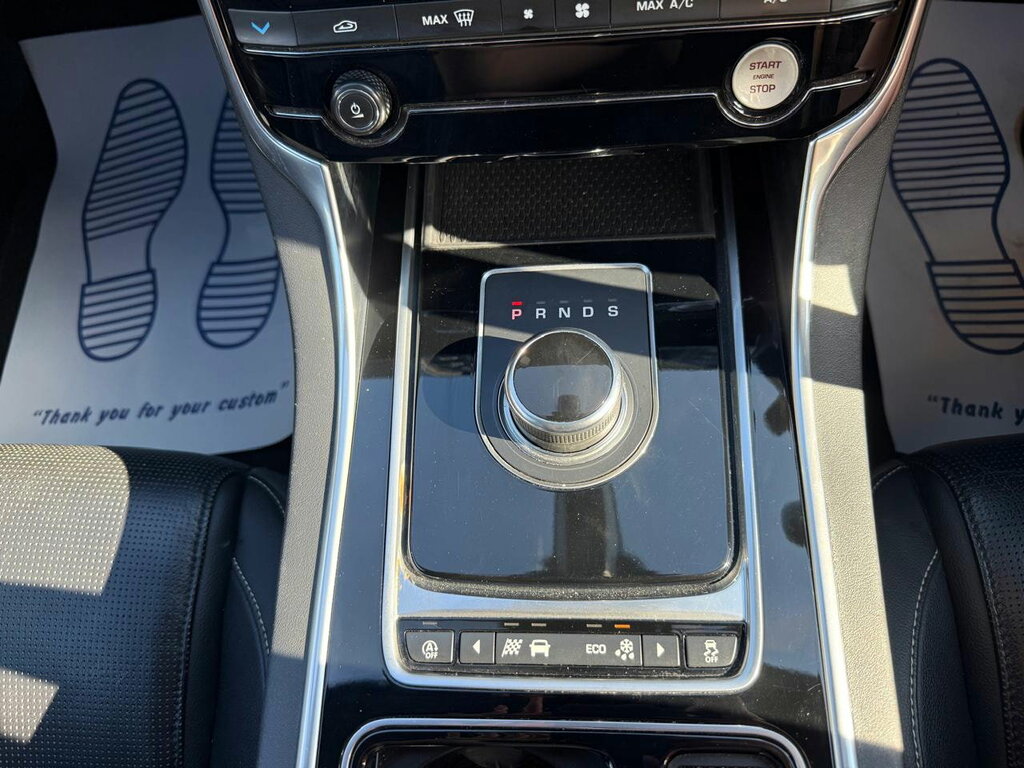 Jaguar XE 2L R-sport Black #21