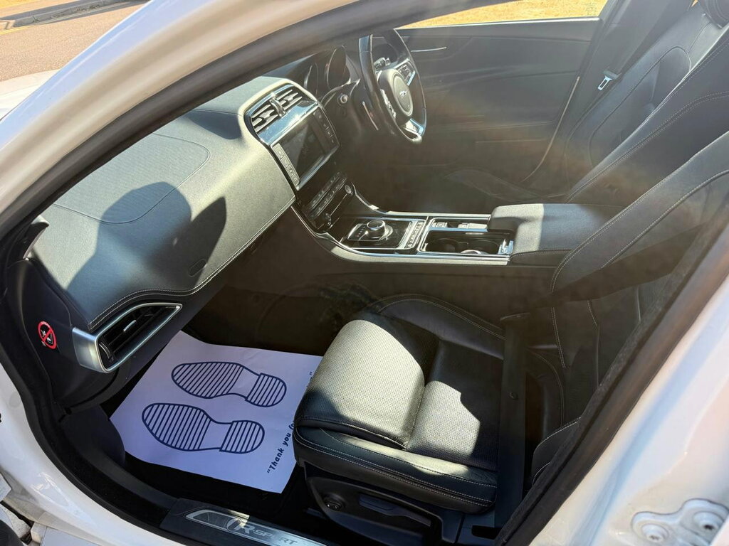 Jaguar XE 2L R-sport Black #17