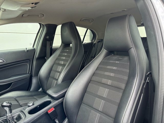 Mercedes-Benz GLA Class 1.6 Gla180 Urban Edition Suv Eur WG68ZCK Grey #3