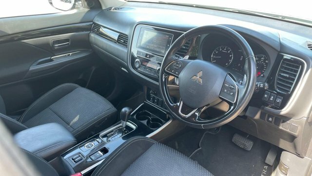 Mitsubishi Outlander 2.0 Mivec Juro Suv Cvt 4Wd Euro 6 S S Grey #3