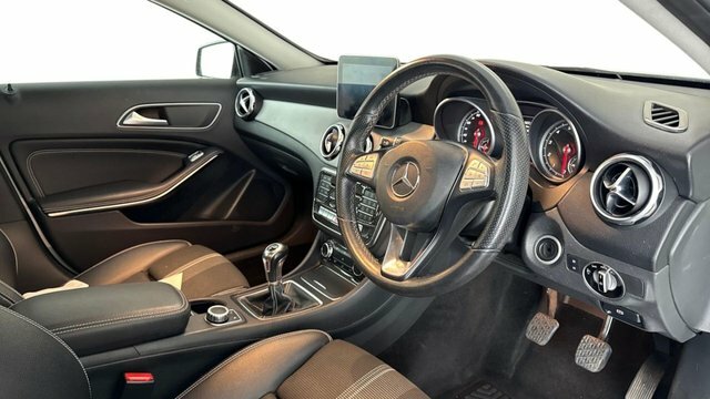 Mercedes-Benz GLA Class 1.6 Gla180 Urban Edition Suv Eur White #2