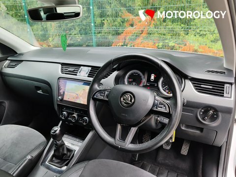 Skoda Octavia 1.6 Tdi Se White #3