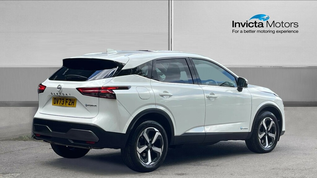 Nissan Qashqai N-connecta DV73FZH White #3