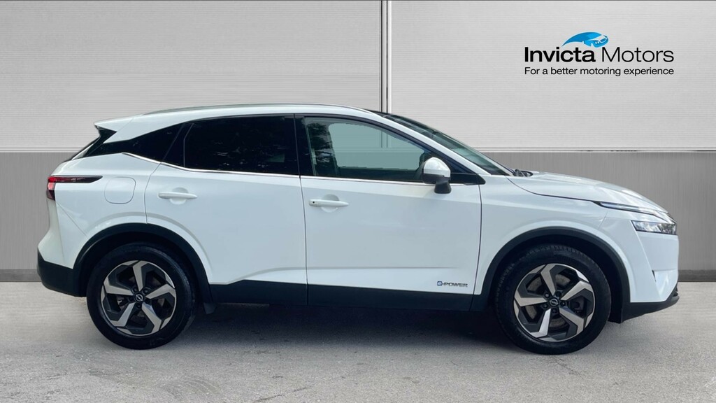 Nissan Qashqai N-connecta DV73FZH White #2