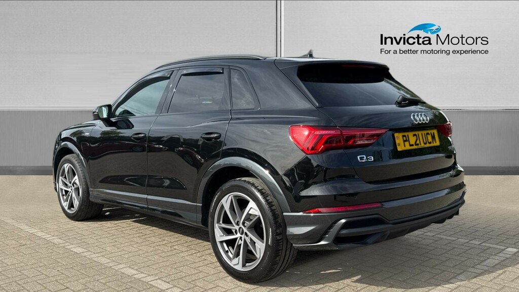 Audi Q3 Black Edition PL21UCM Black #5