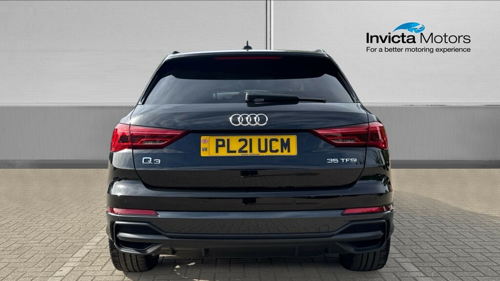 Audi Q3 Black Edition PL21UCM Black #4