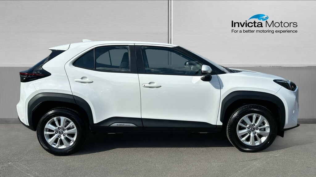 Toyota Yaris Cross Icon White #2