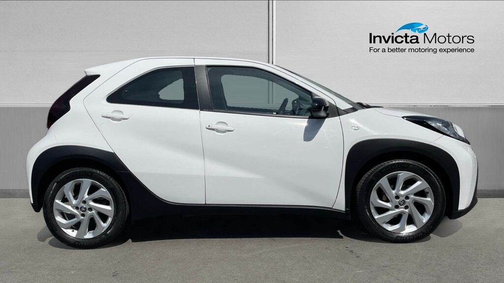 Toyota Aygo X Pure White #2