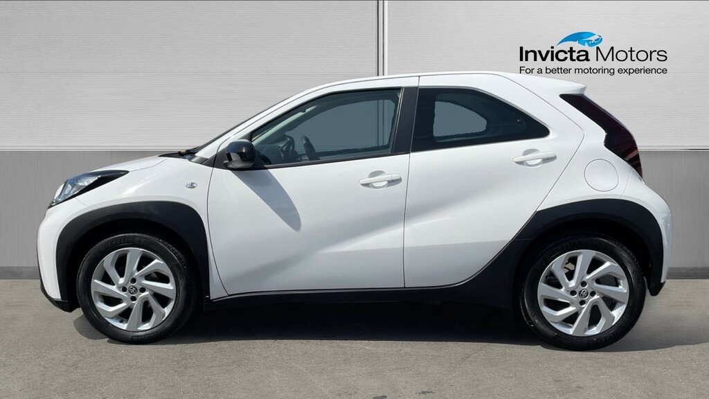 Toyota Aygo X Pure White #6