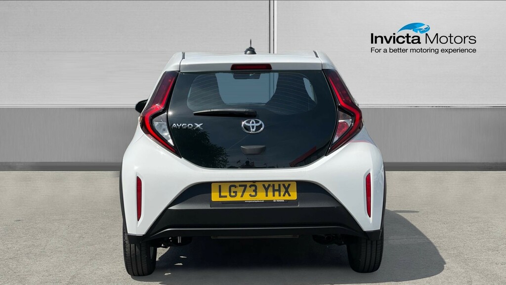 Toyota Aygo X Pure White #4