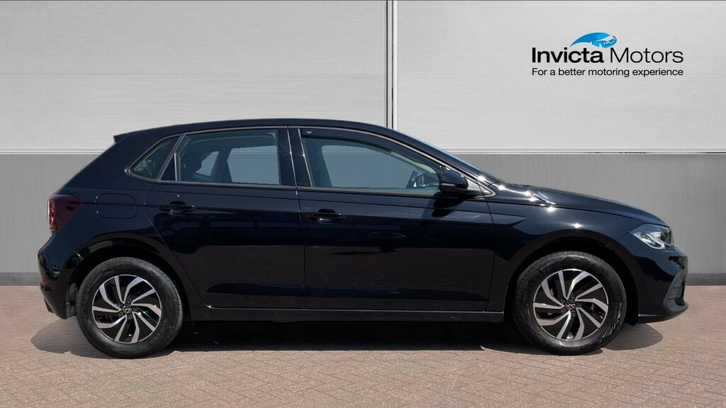 Volkswagen Polo Life Black #2
