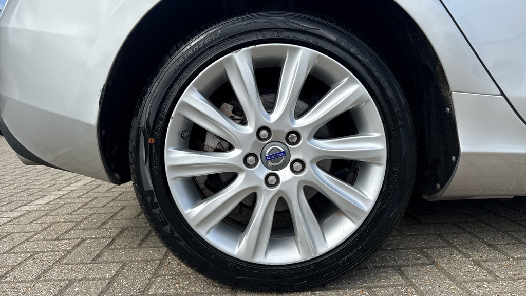 Volvo V40 1.6 D2 R-design Nav Euro 5 Ss 2014 White #19
