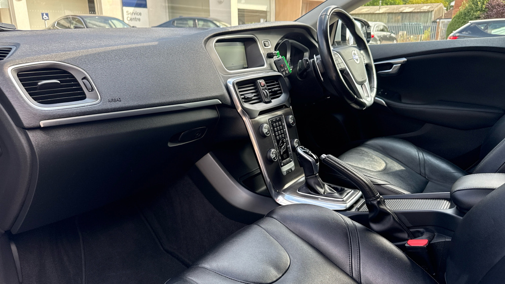 Volvo V40 1.6 D2 R-design Nav Euro 5 Ss 2014 White #10