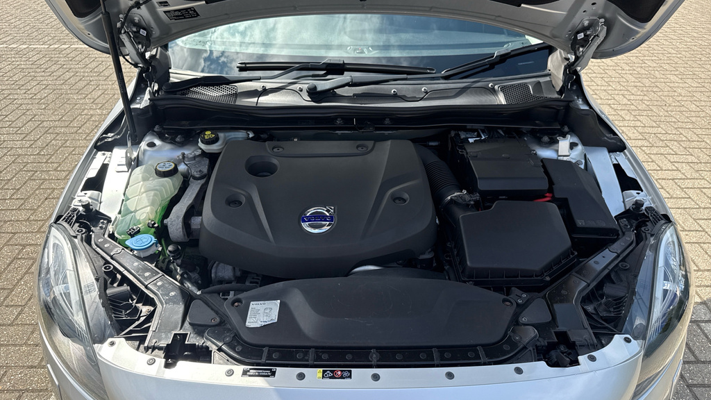 Volvo V40 1.6 D2 R-design Nav Euro 5 Ss 2014 White #16