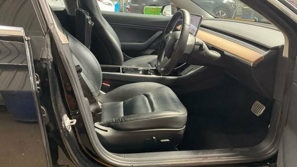 Tesla Model 3 Saloon Black #6