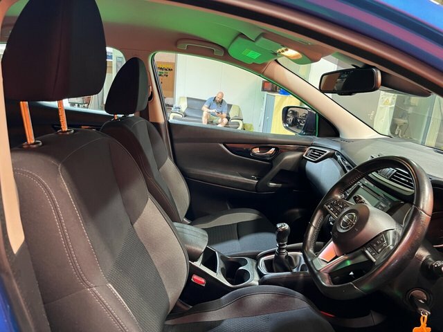 Nissan Qashqai 1.3 Dig-t Acenta Premium Suv Eur EB19FVY Blue #2