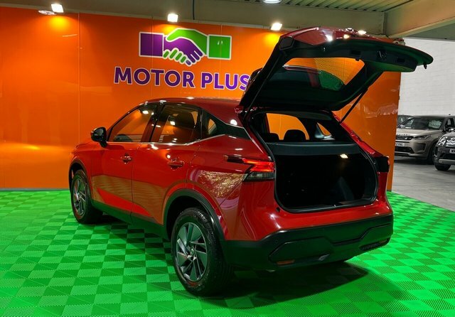 Nissan Qashqai 1.3 Dig-t Mhev Acenta Premium Suv Hybri YF22PYJ Red #2